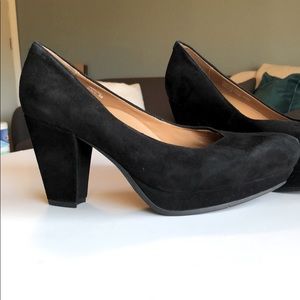 Smart black suede Earthies platform pumps